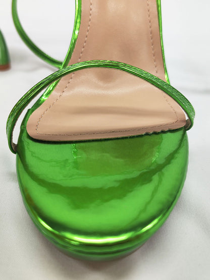 Tacones gruesos con plataforma y tiras y punta abierta