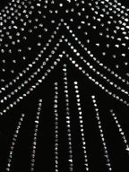 Vestido largo ajustado sin mangas con diamantes de imitación