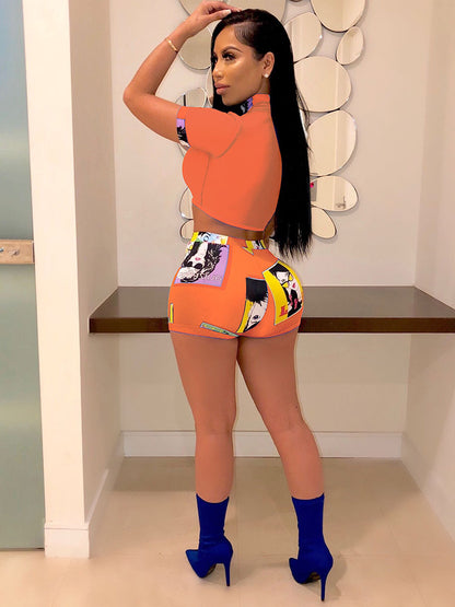 Cómo combinar pantalones cortos con top de malla de dos piezas