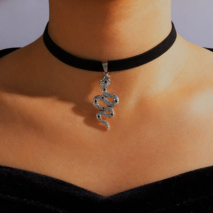 Collares de franela con colgante de serpiente