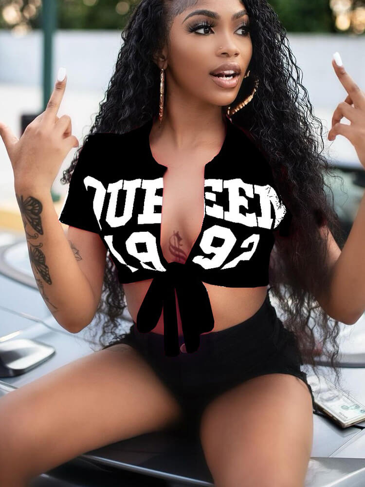 Tops con cordones y estampado de letras de manga corta