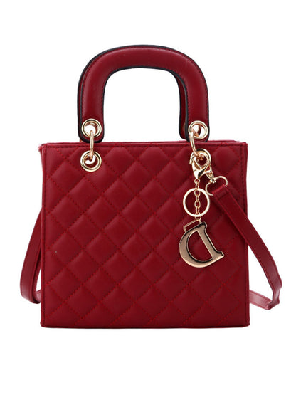 Bolso bandolera acolchado sencillo con colgante