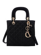 Bolso bandolera acolchado sencillo con colgante