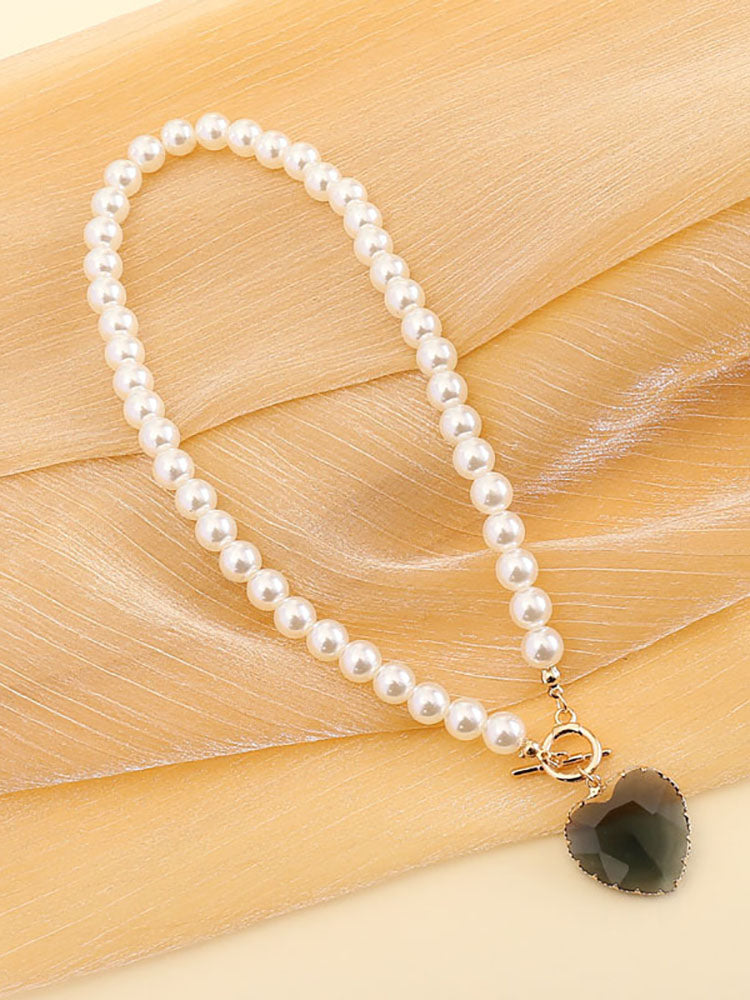 Collar con colgante de corazón de perlas
