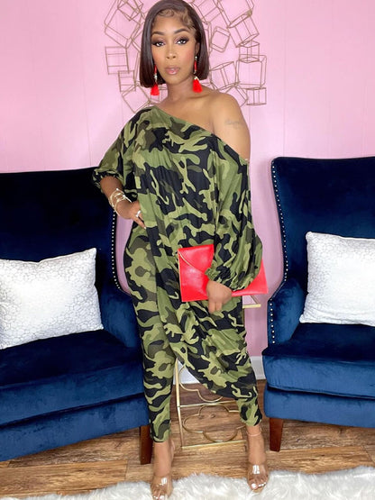 Tops irregulares estampados de dos piezas y pantalones largos ajustados