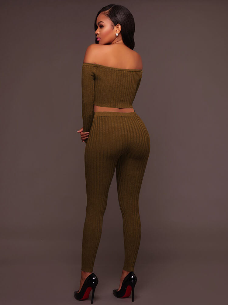 Conjuntos de dos piezas de top corto con hombros descubiertos y pantalones pitillo