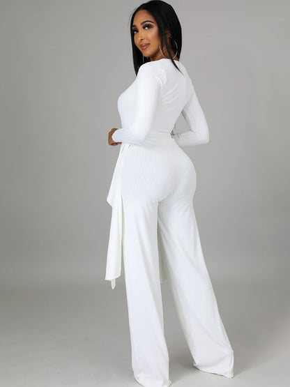 Top con cuello en V y pantalones largos con cordones irregulares de dos piezas