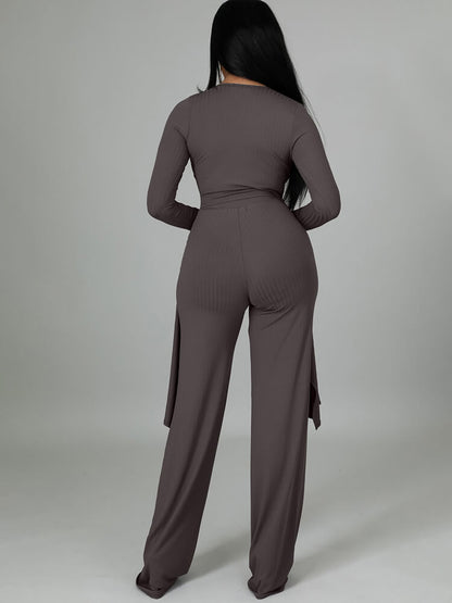 Top con cuello en V y pantalones largos con cordones irregulares de dos piezas