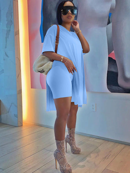 Tops de manga corta con cuello en V de dos piezas y pantalones cortos ajustados